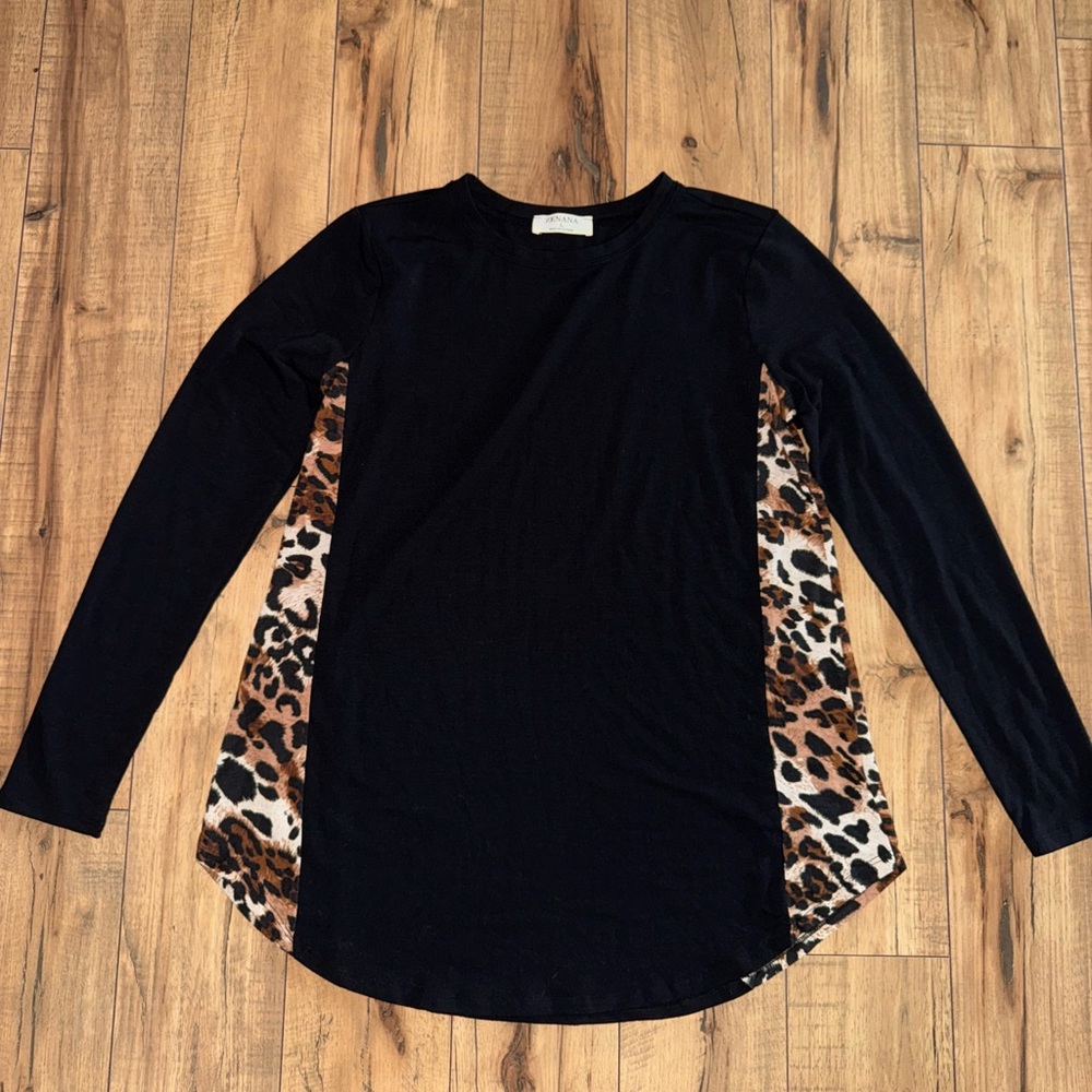 Black cheetah print top